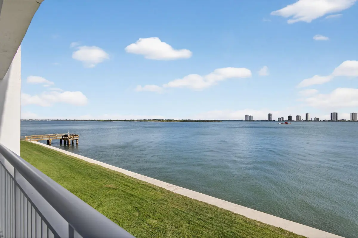 5-web-or-mls-5D1A5804 at 100 Shore Court 208, North Palm Beach