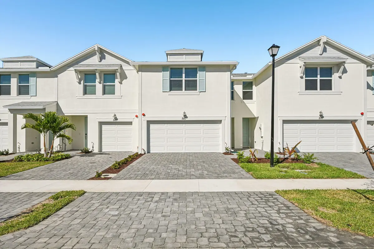 587 Salisbury Cir Fort Pier (1) at 587 Salisbury Circle, Fort Pierce