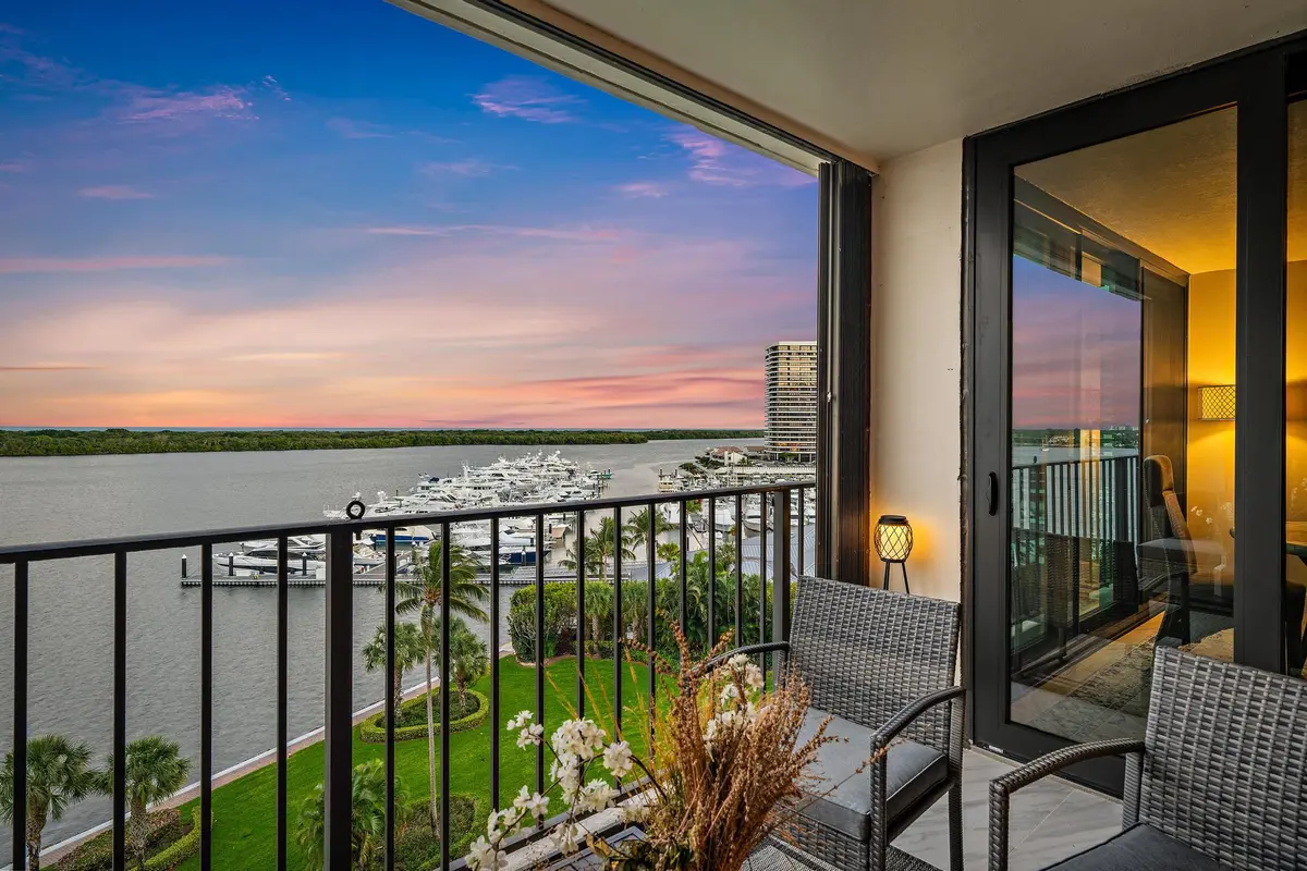 124 Lakeshore Dr unit 929-28 at 124 Lakeshore Drive 9290, North Palm Beach