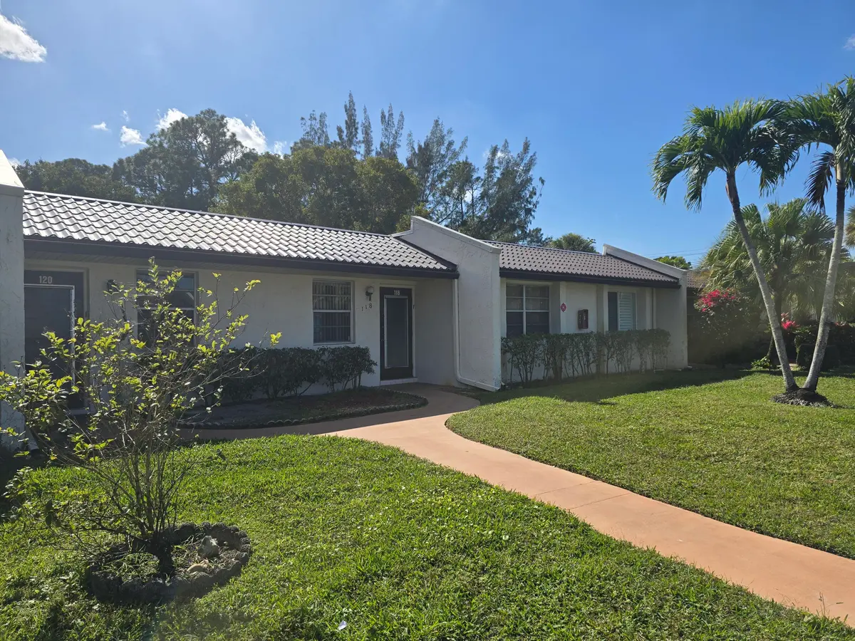118 LAKE OLIVE DR at 118 Lake Olive Drive, West Palm Beach