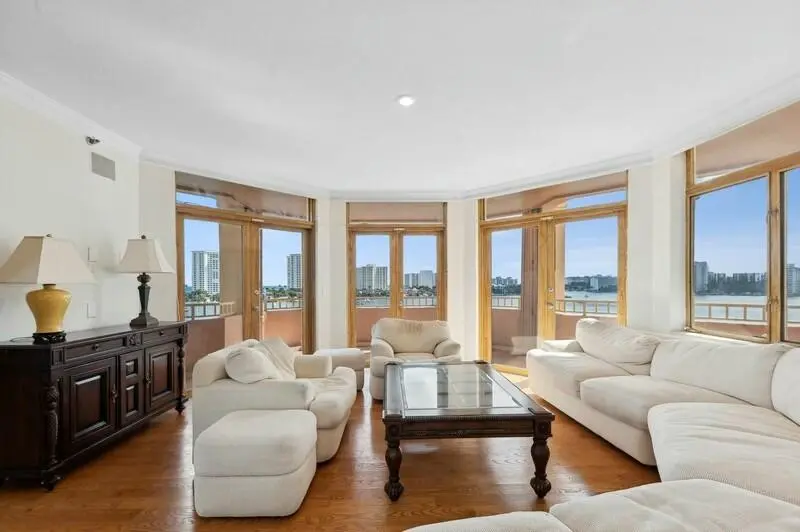 Great room at 300 SE 5th Avenue 6010, Boca Raton
