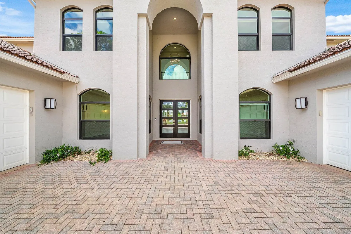 entry at 10500 SW Lands End Place, Palm City