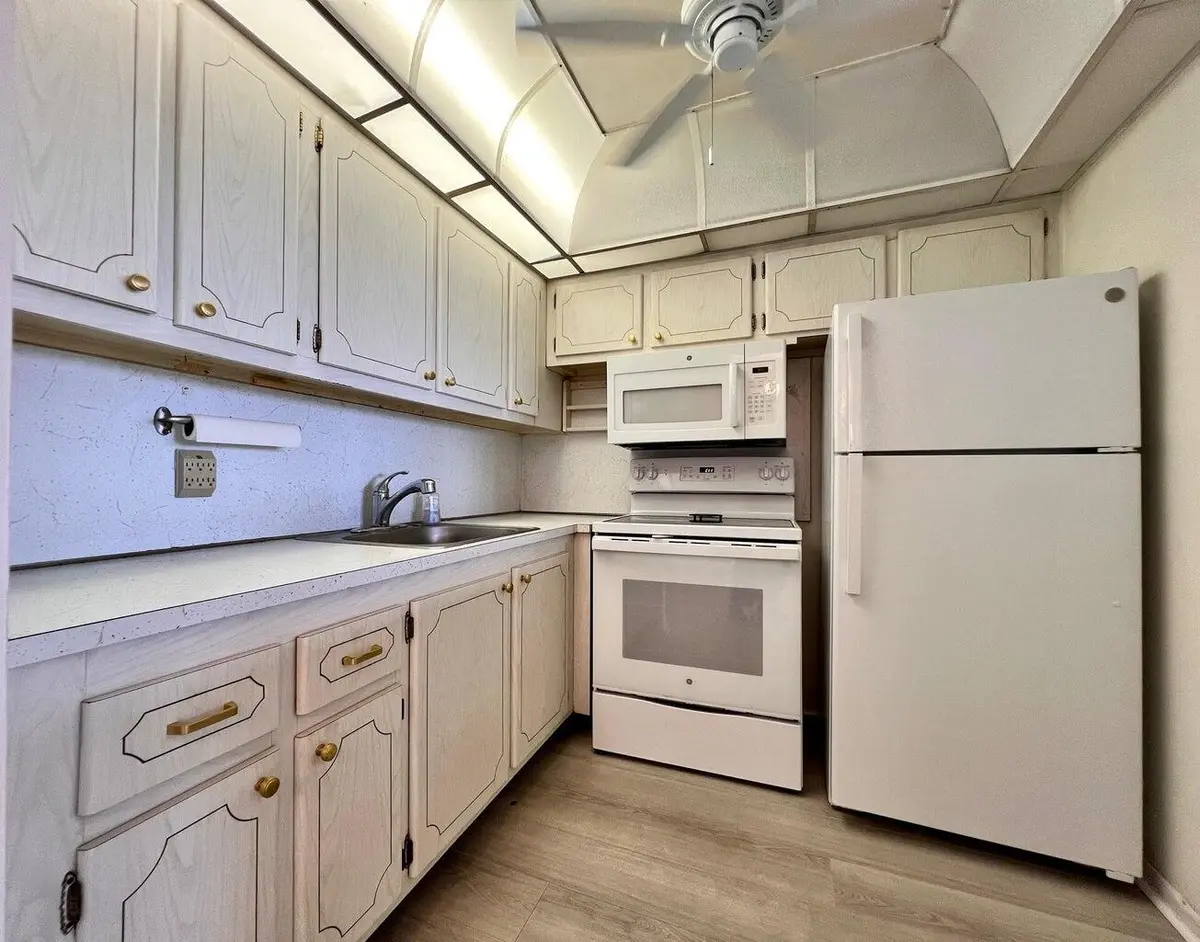 20241118141525032612000000-o at 434 Southampton B, West Palm Beach