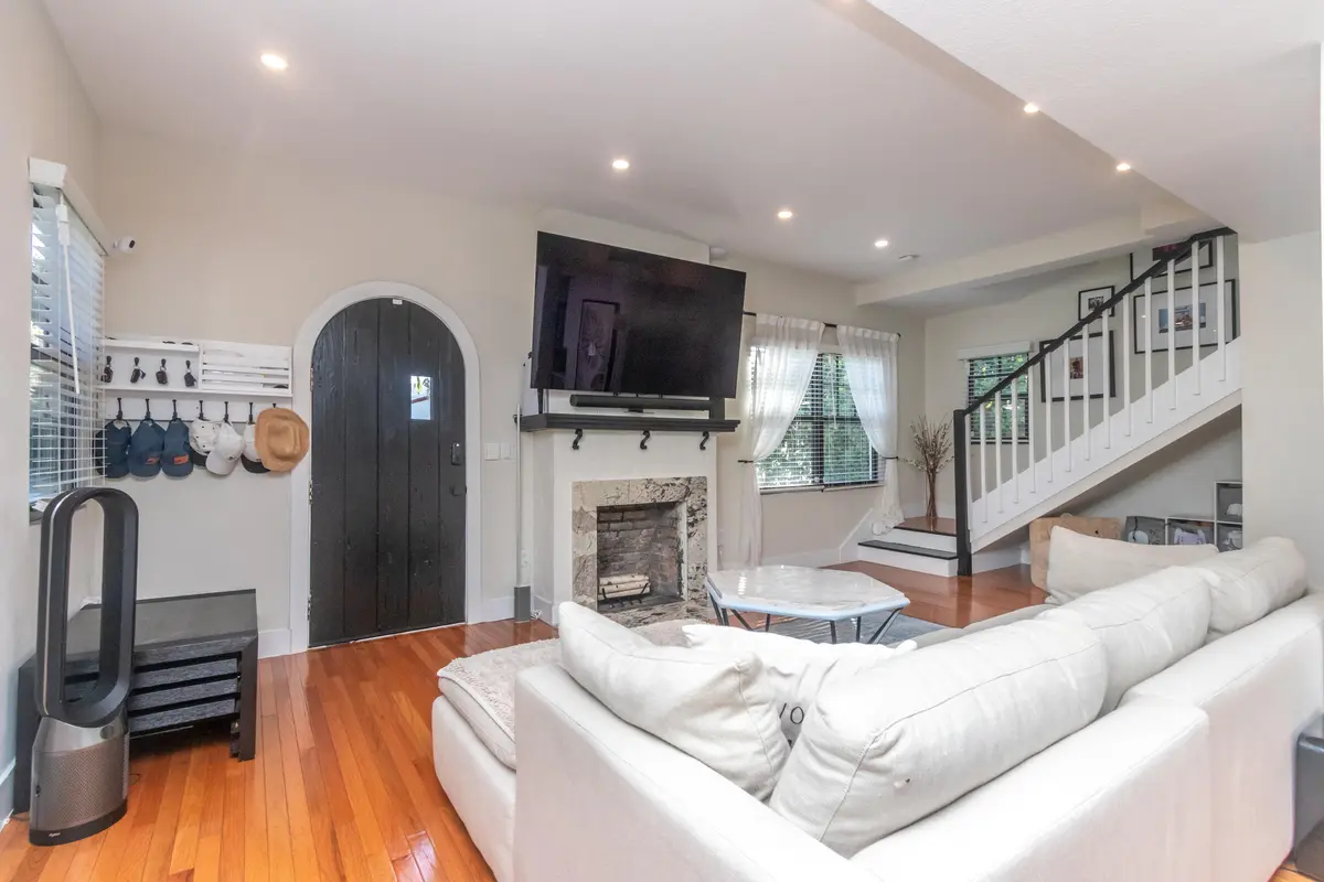 Living at 823 38th Street, West Palm Beach