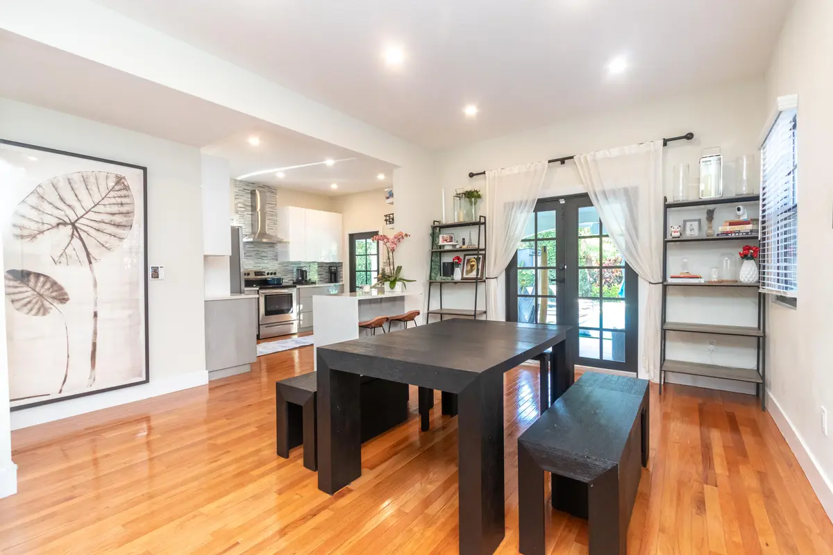 Dining at 823 38th Street, West Palm Beach