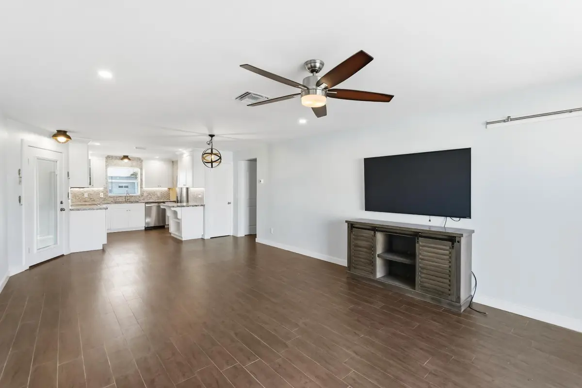 Living Space at 109 Wettaw Lane 203, North Palm Beach