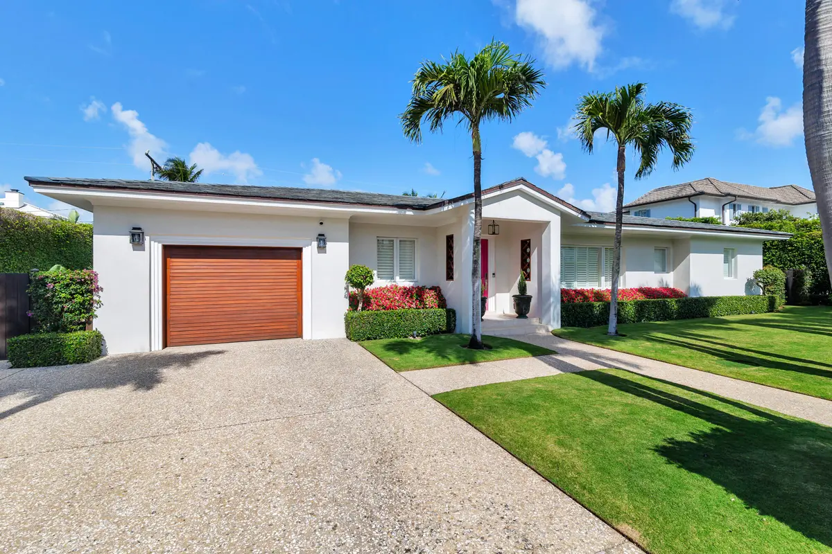 Garage/Driveway at 225 Jamaica Lane, Palm Beach