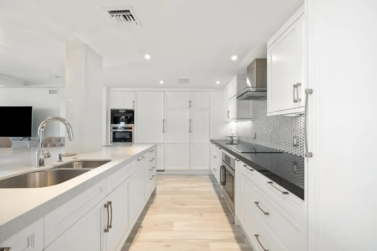 5_et6a2440 at 2295 S Ocean Boulevard 625, Palm Beach