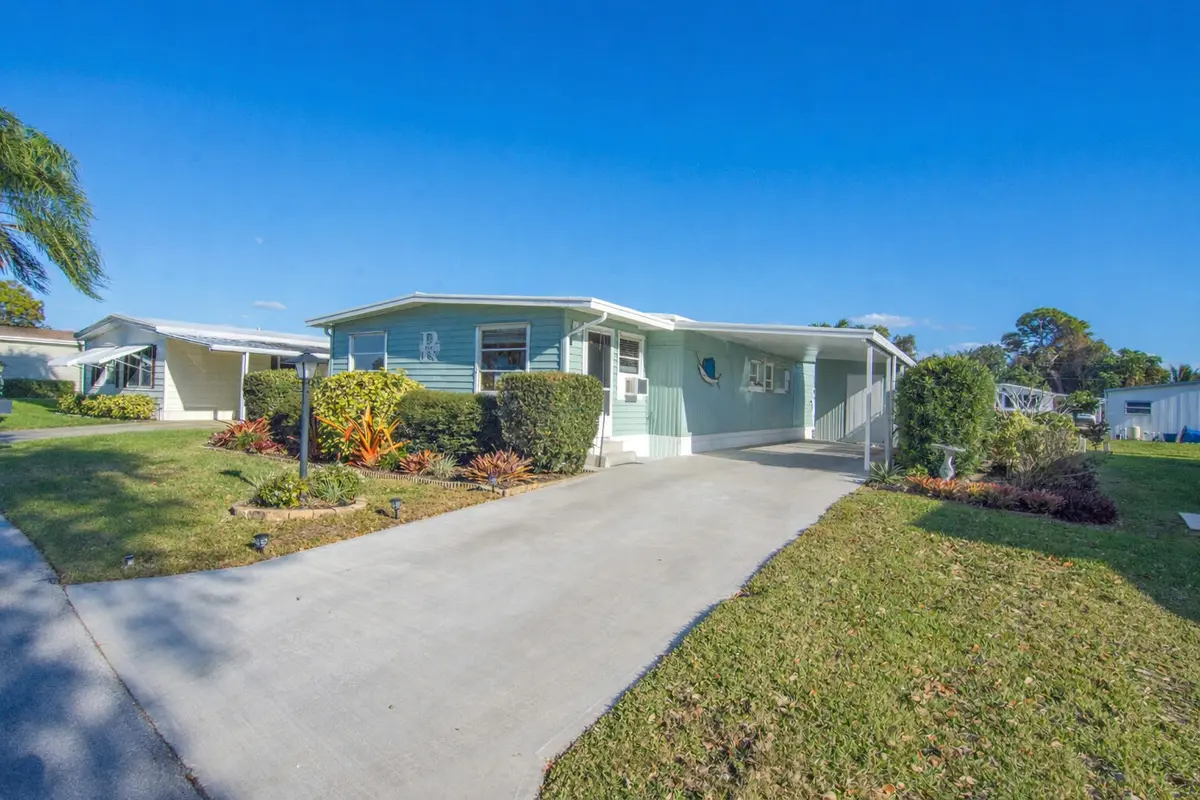 Driveway-Carport at 485 Onyx Way, Jensen Beach