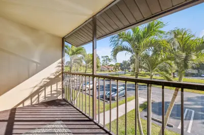 618 Sea Pine Way A2, Greenacres – sold