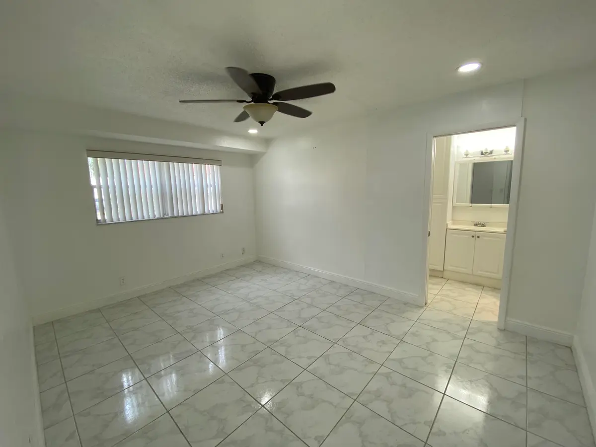 Living area at 138 Lake Frances Drive, West Palm Beach
