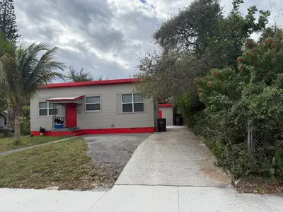 926 33rd Street, West Palm Beach – Duplex for sale