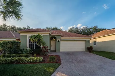 8063 Via Hacienda, Riviera Beach – Single Family Residence for sale