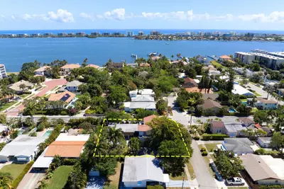 1629 S Lakeside Drive, Lake Worth Beach – sold