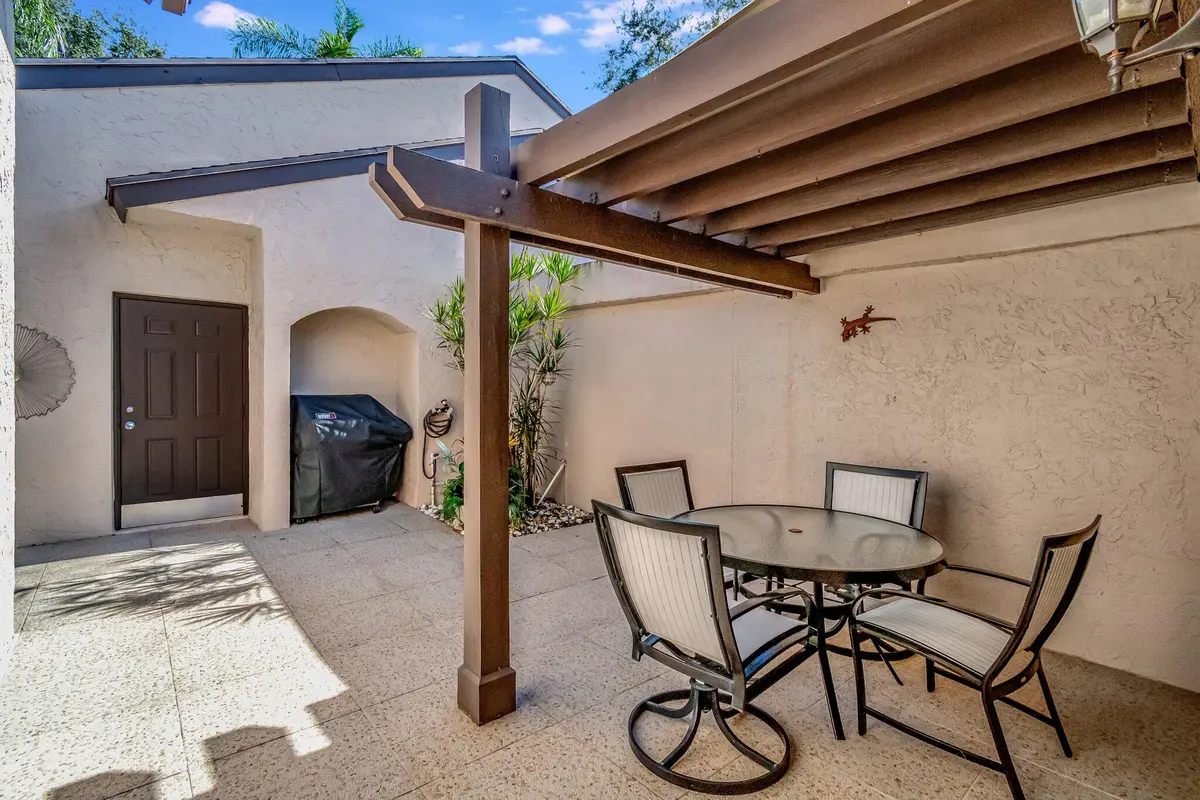 Courtyard at 5308 Fairway Woods Drive 4712, Delray Beach