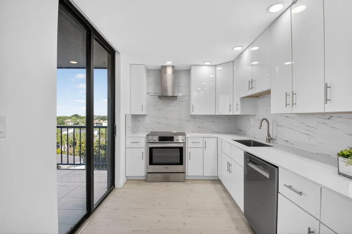 kitchen at 7738 Lakeside Boulevard 352, Boca Raton