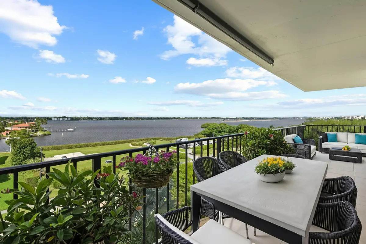 virtually staged phoro at 3460 S Ocean Boulevard 510, Palm Beach