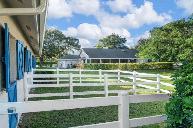 Wash stalls at 2760 Appaloosa Trail, Wellington