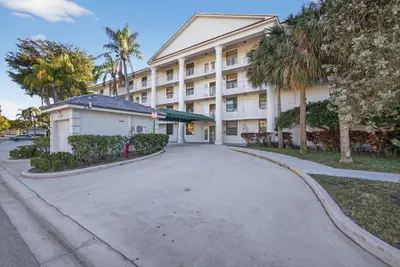 3716 Whitehall Drive 203, West Palm Beach – sold