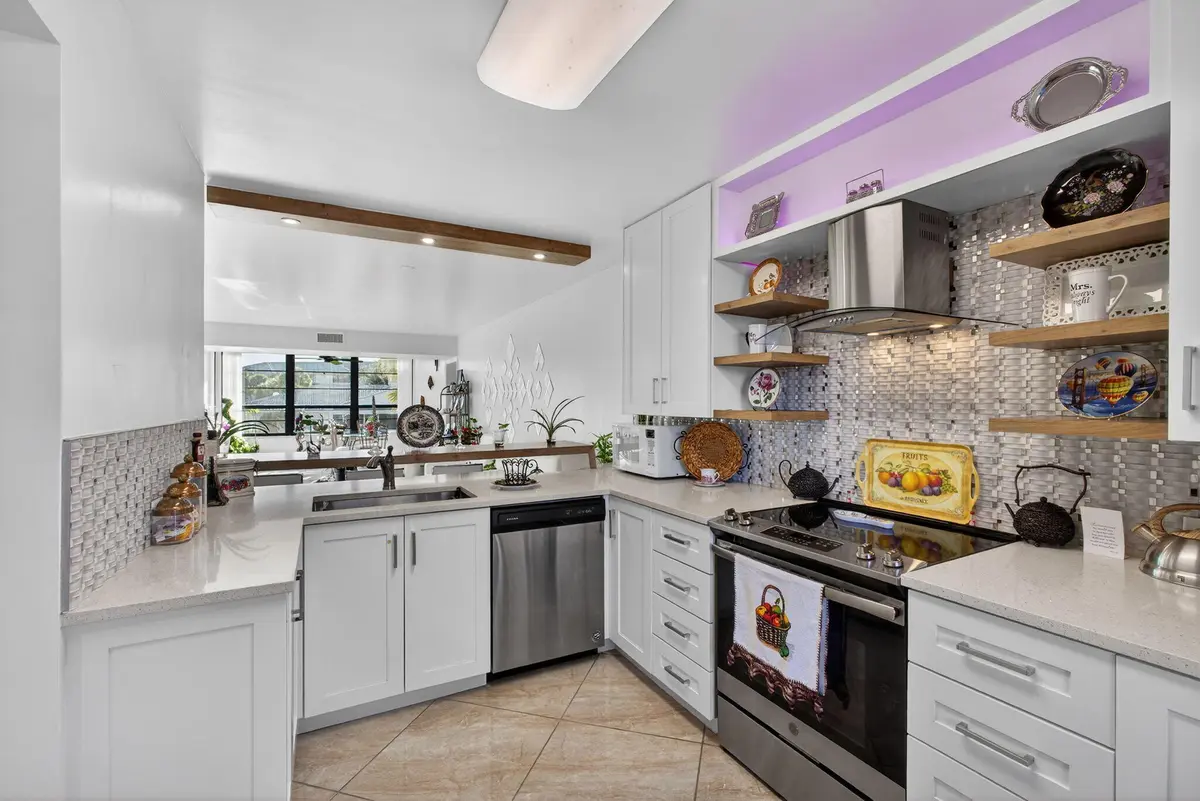 10-web-or-mls-5D1A3059 at 3716 Whitehall Drive 203, West Palm Beach