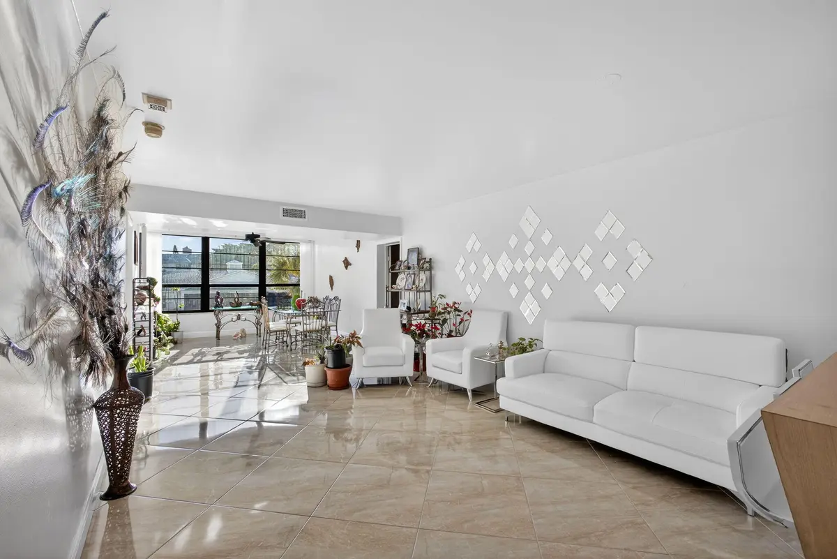 13-web-or-mls-5D1A3071 at 3716 Whitehall Drive 203, West Palm Beach