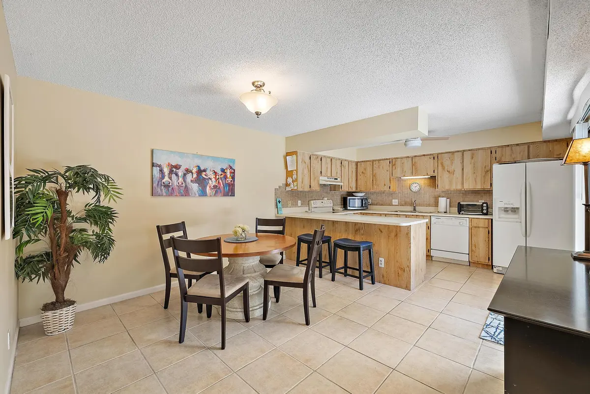 Dining & Kitchen at 1420 Ocean Way 28c, Jupiter