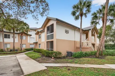 9901 Westview Drive 324, Coral Springs – sold