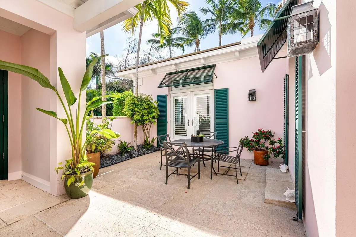 Courtyard at 3138 Gulfstream Road, Gulf Stream