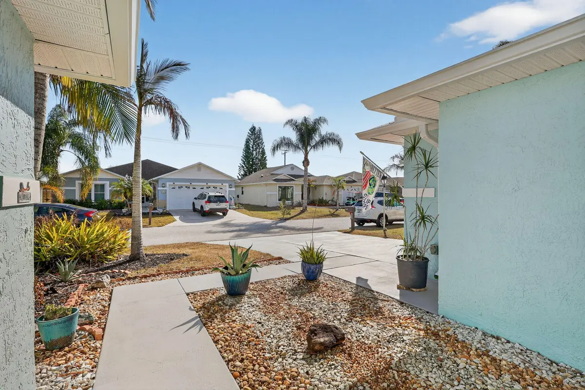 5-web-or-mls-7R7A7069 at 6655 Alemendra Street, Fort Pierce
