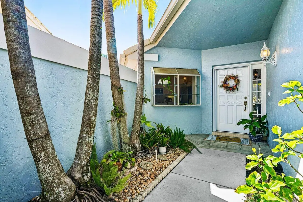 Walkway at 9112 Baybury Lane, West Palm Beach