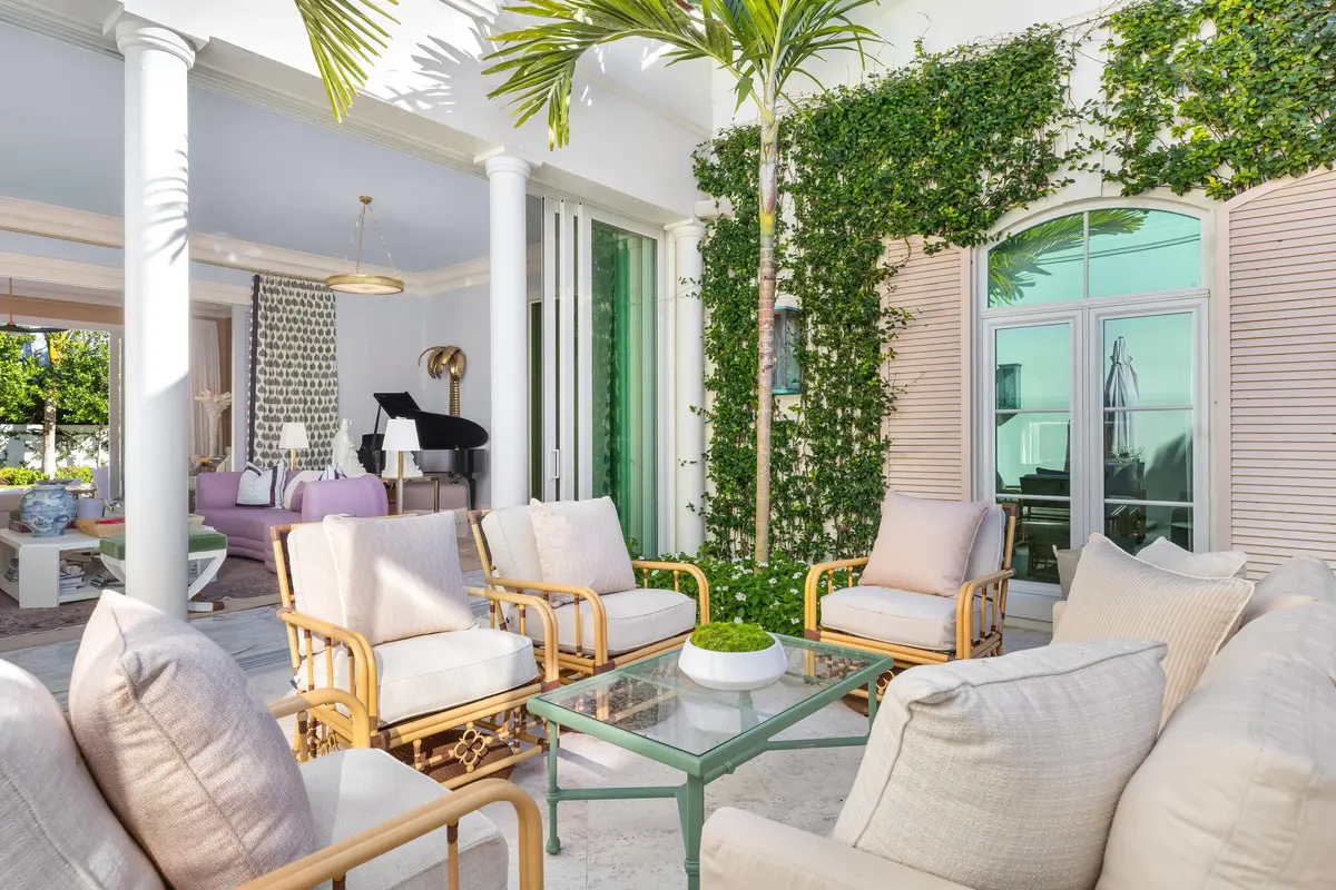 Courtyard at 309 Chapel Hill Road, Palm Beach