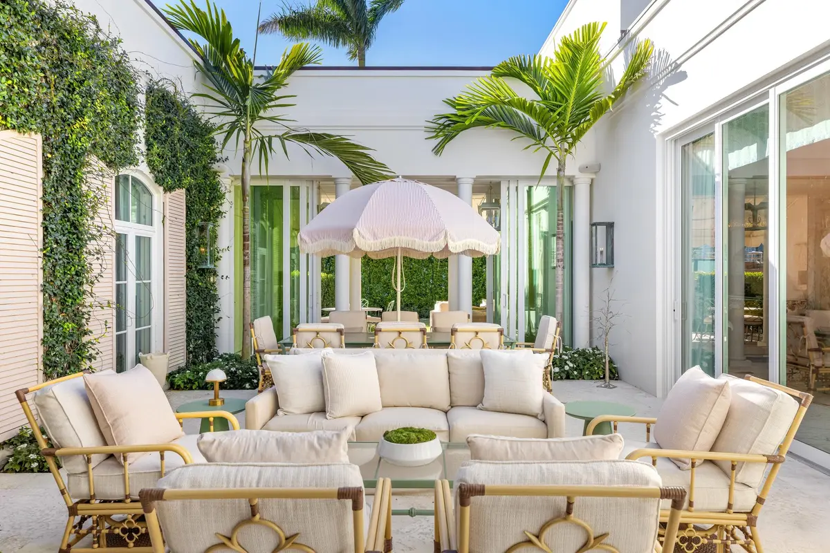 Courtyard at 309 Chapel Hill Road, Palm Beach