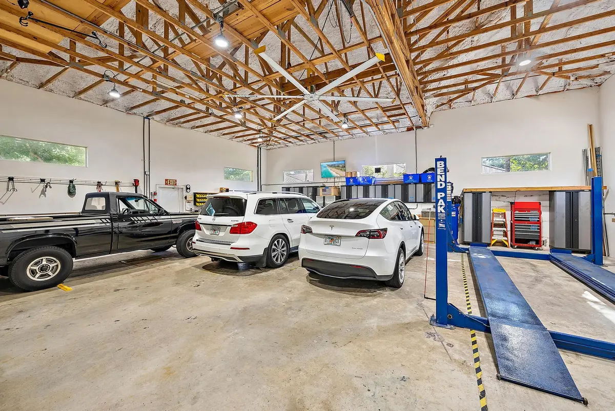 8 car garages at 709 SW Imperial Drive, Palm City