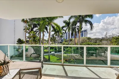 550 SE Mizner Boulevard B307, Boca Raton – sold