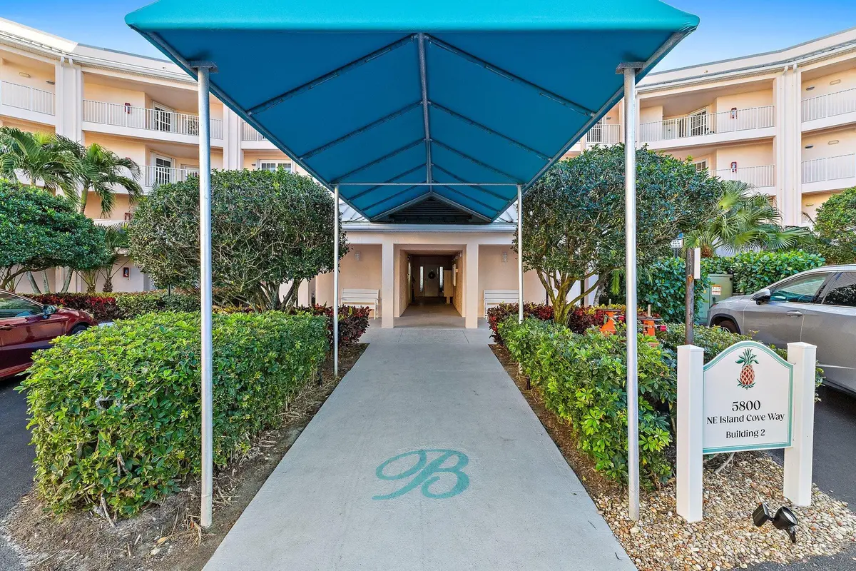 004-5800NortheastIslandCoveWay-2107-Stua at 5800 NE Island Cove Way 2107, Stuart