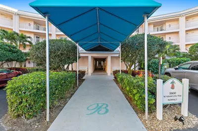 5800 NE Island Cove Way 2107, Stuart – sold