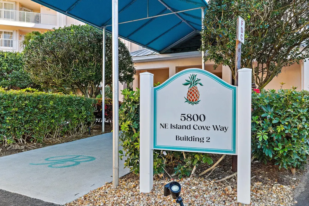 003-5800NortheastIslandCoveWay-2107-Stua at 5800 NE Island Cove Way 2107, Stuart