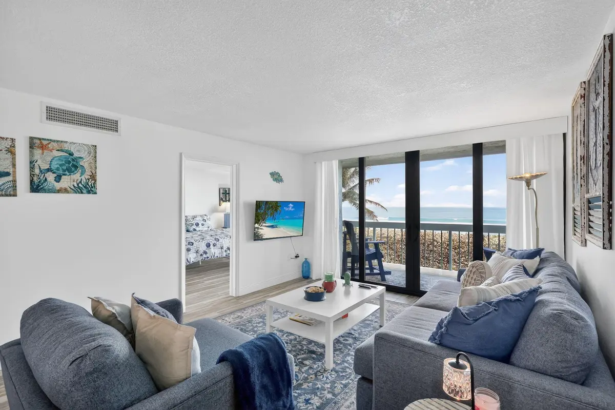 10-web-or-mls-7R7A8088 at 9940 S Ocean Drive 202, Jensen Beach