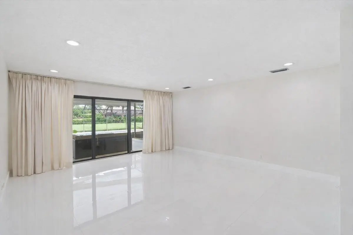 Dining Room at 516 Muirfield Drive, Atlantis