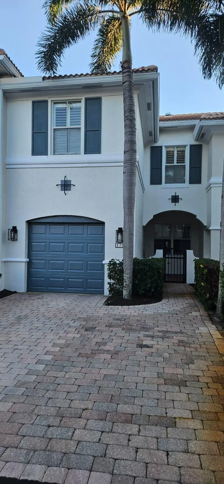 Las front 2 at 179 Las Brisas Circle, Hypoluxo