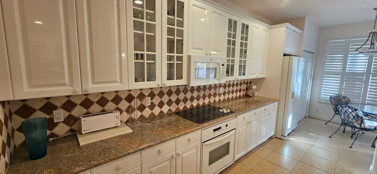 Las Kitchen at 179 Las Brisas Circle, Hypoluxo