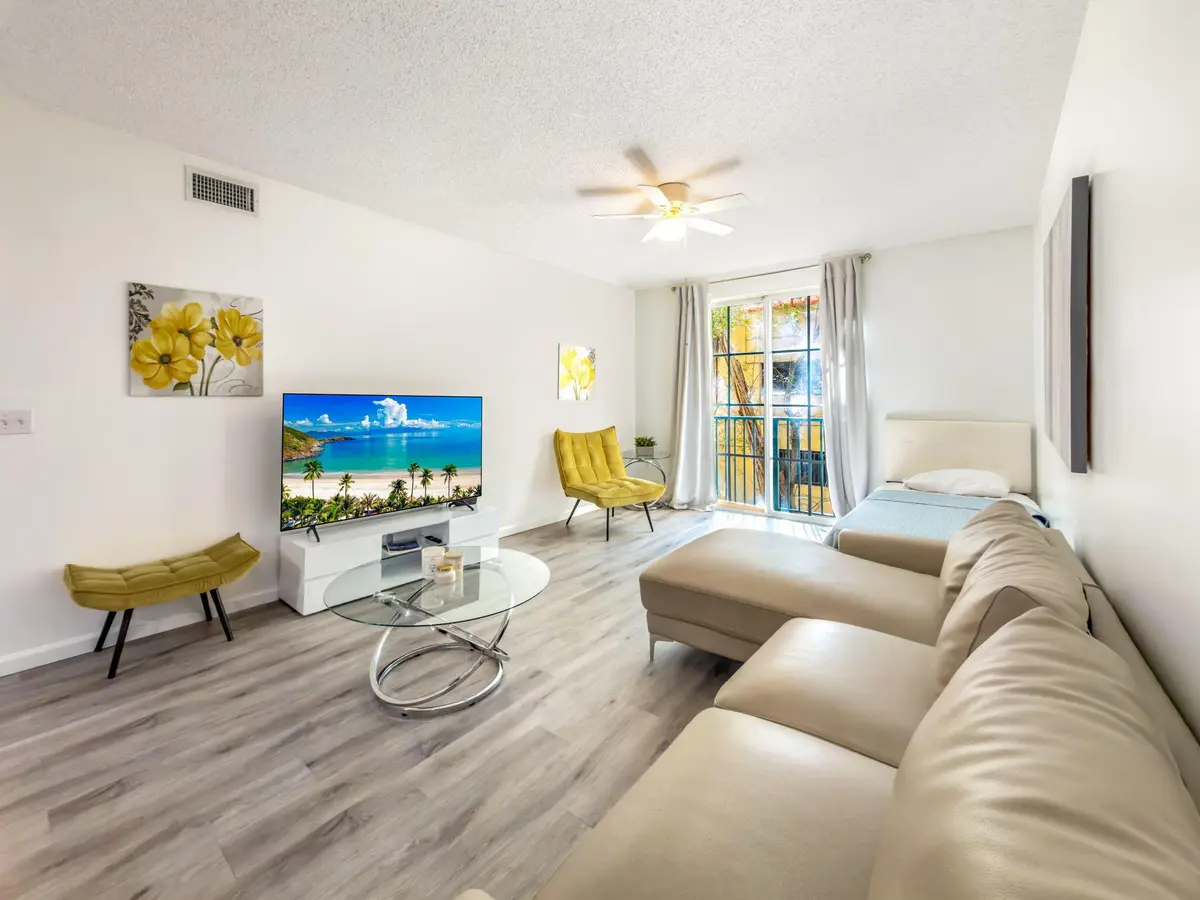 10-web-or-mls-DSC04759 at 630 S Sapodilla Avenue 218, West Palm Beach