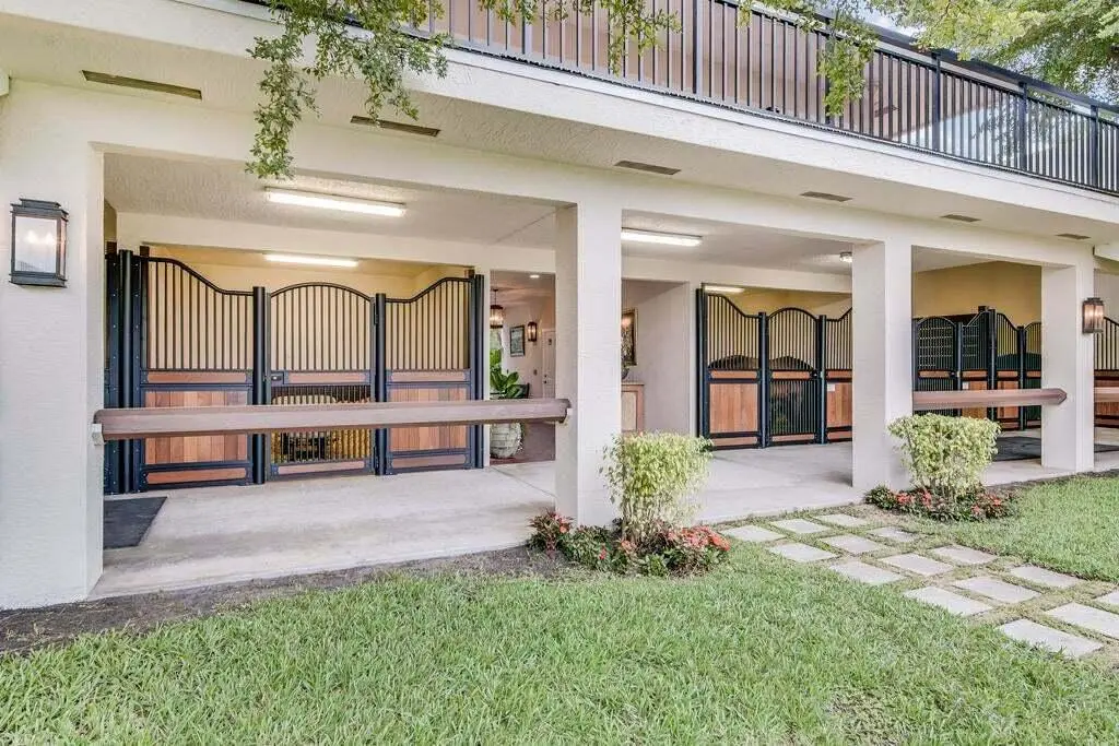 3405 stalls at 3405 Olde Hampton Drive, Wellington