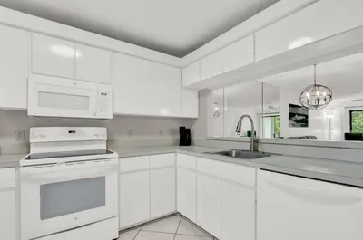 115 Bamboo Road 205, Palm Beach Shores – sold