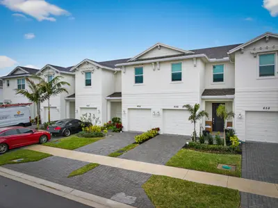656 SE Lake Falls Street, Port St. Lucie – sold