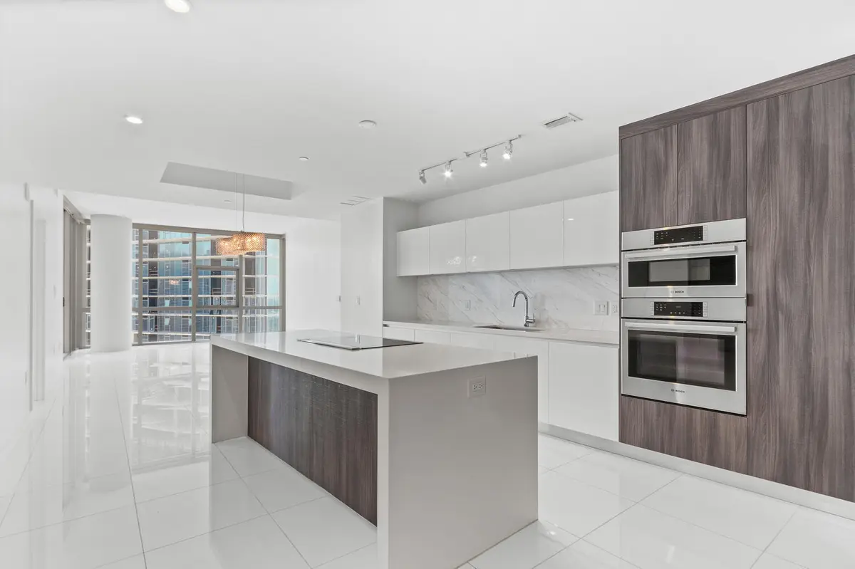 851 NE 1st Ave Apt 3512 Miami-large-007- at 851 NE 1st Avenue 3512, Miami