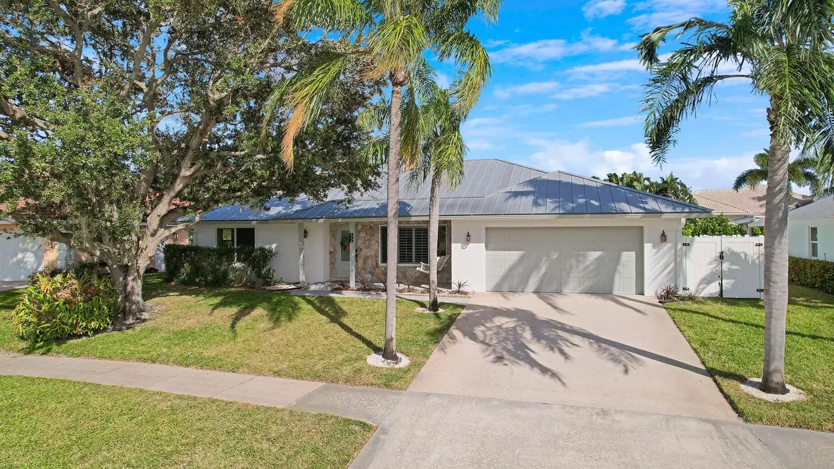 20241107040254664120000000-o at 52 Pinehill Trail, Tequesta
