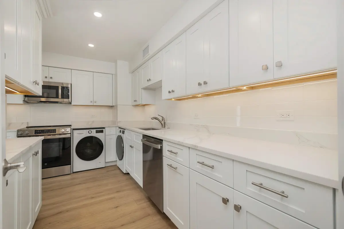 low-13 at 389 S Lake Drive 3h, Palm Beach