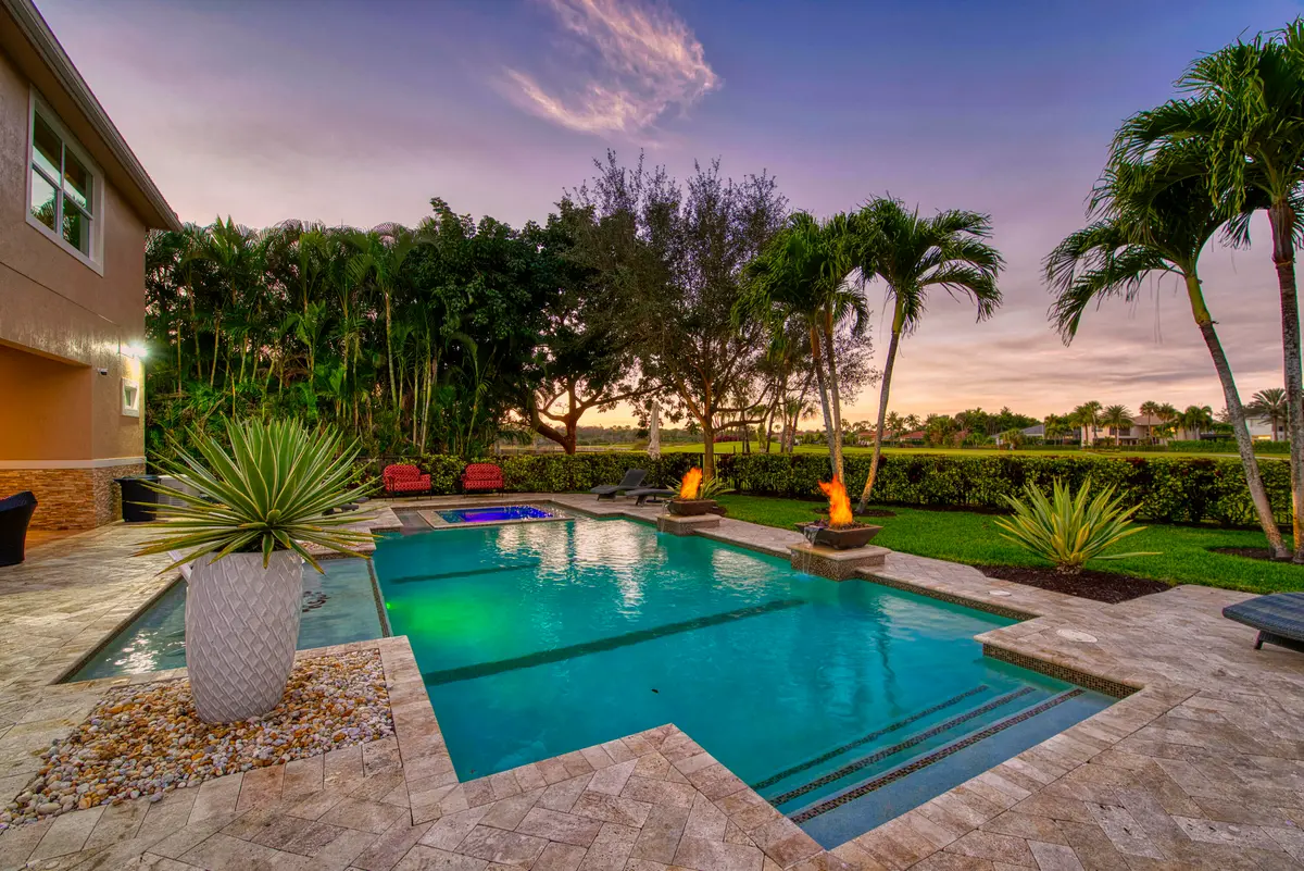 Custom Saltwater Pool & Spa at 135 Carmela Court, Jupiter