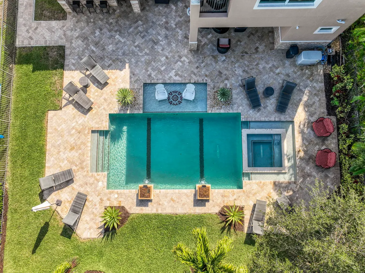 Custom Saltwater Pool & Spa at 135 Carmela Court, Jupiter